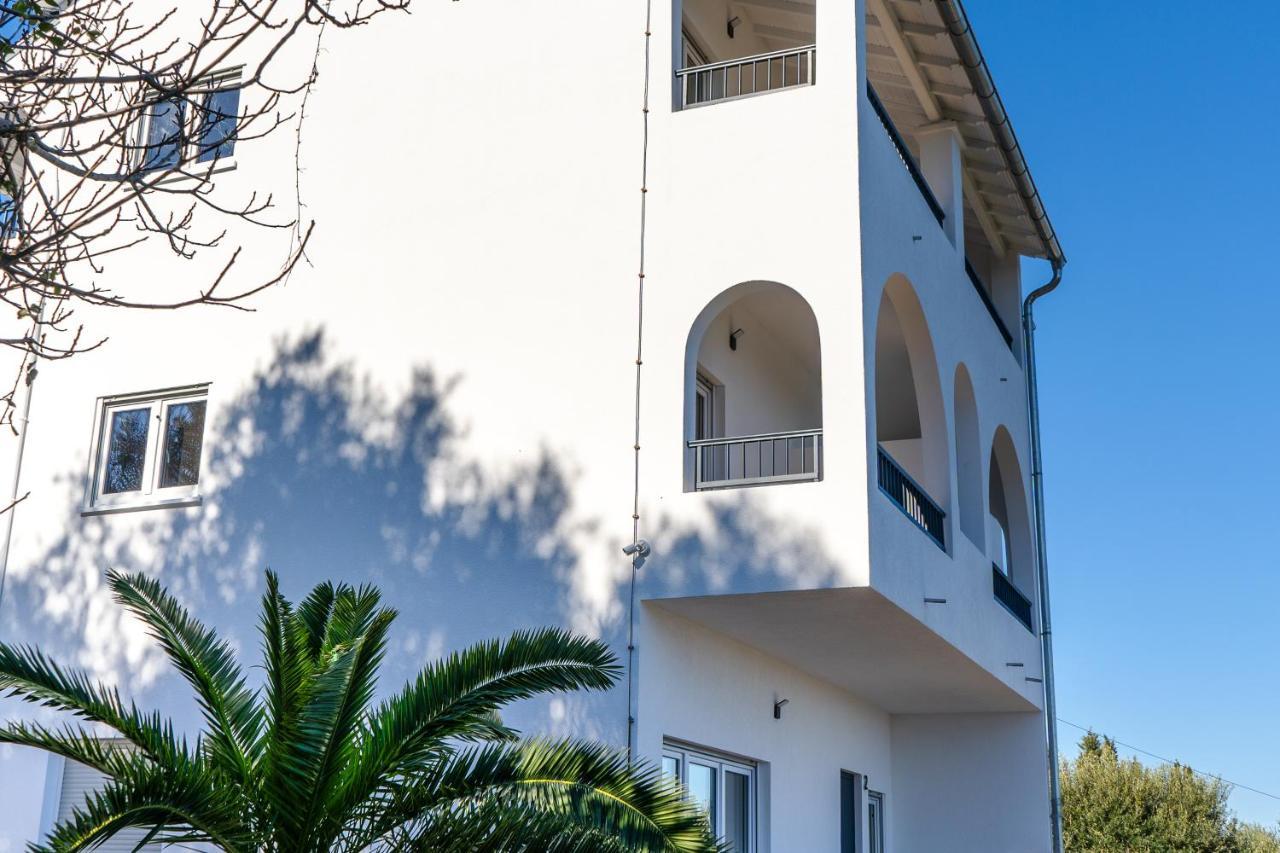 Ocean Breeze Apartament *